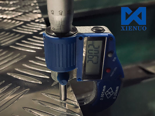 Placa de rodadura Brite Aluminio