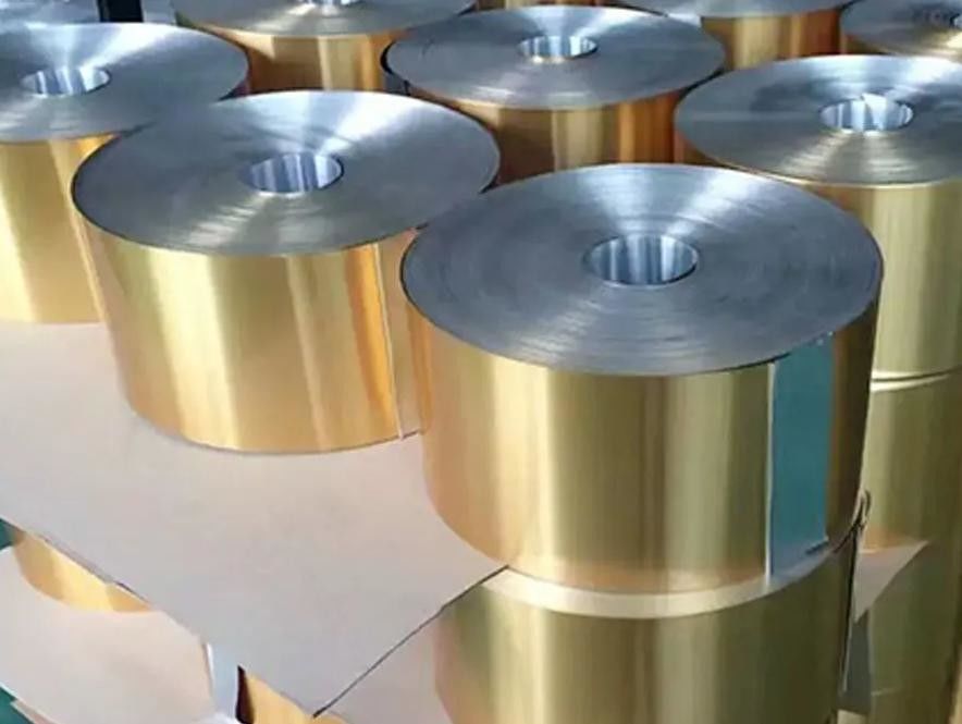 Película de papel de aluminio recubierta de laca de color para envolver el paquete de chocolate de dulces